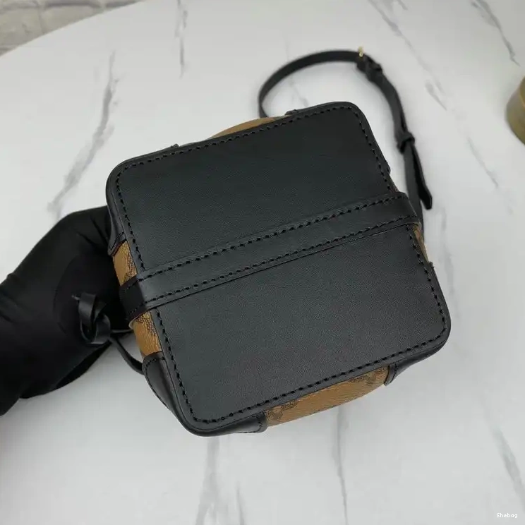 LV 206B570004 Bags 0707